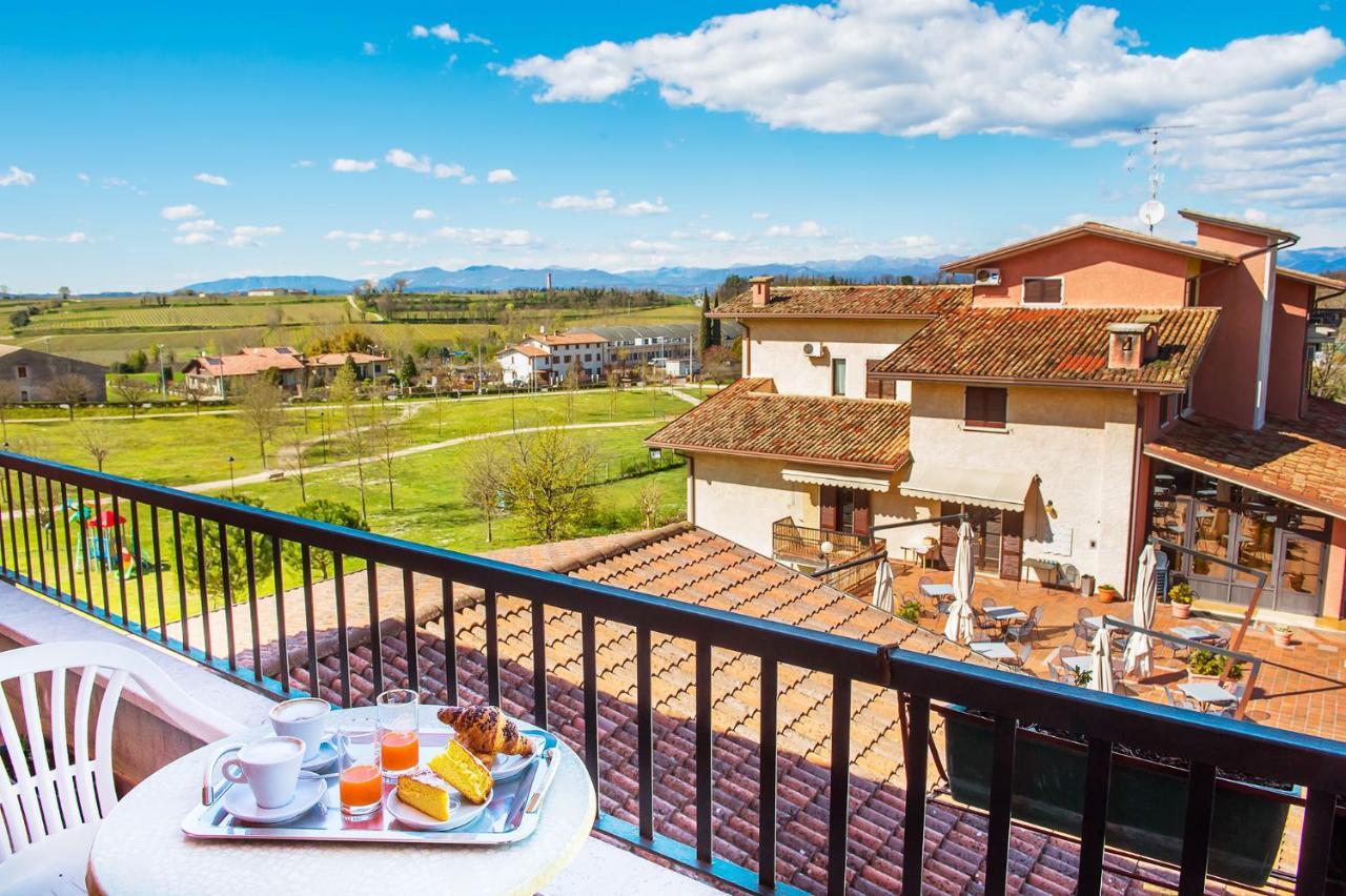 Hotel Il Castello Pozzolengo Eksteriør bilde
