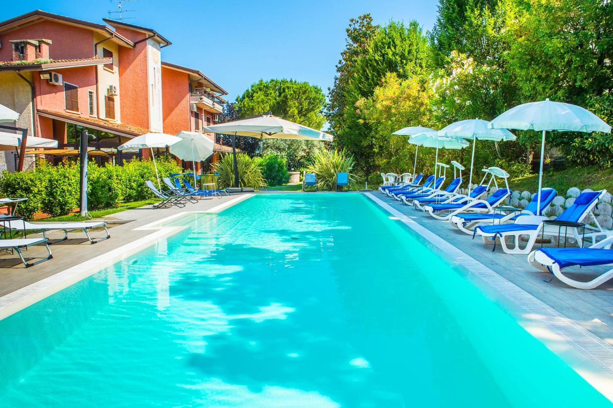 Hotel Il Castello Pozzolengo Eksteriør bilde